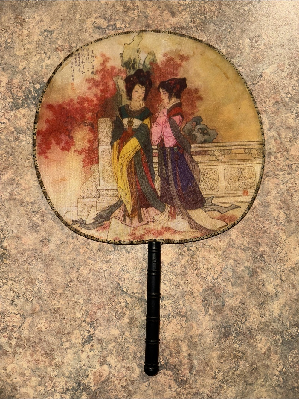 Vintage chinese round silk palace fan